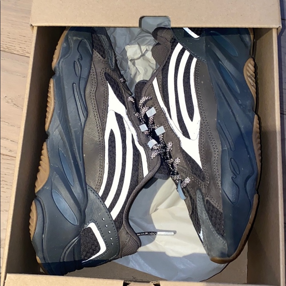 Yeezy boost 700 V2
